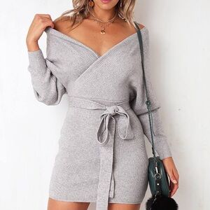 Gray Knit Dress with Long Sleeves and Classic Silhouette Size S